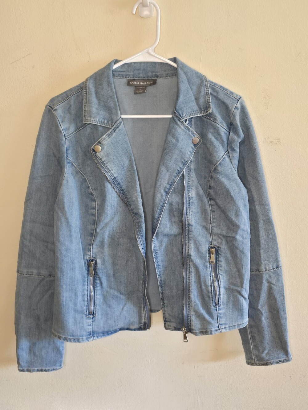 Kate & Mallory Moto Jean Jacket Women’s Medium Light Wash Denim Zip Stretch